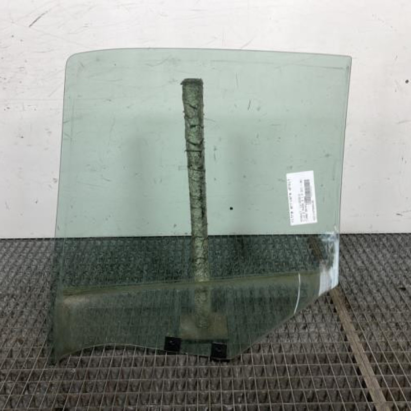 Vitre arriere droit RENAULT CLIO 2 Photo n°4