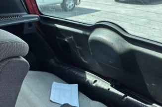 Vitre arriere droit RENAULT CLIO 2