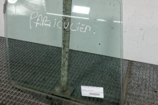 Vitre arriere droit PEUGEOT 106