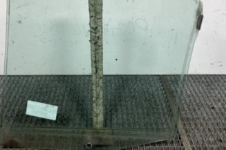 Vitre arriere droit PEUGEOT 106