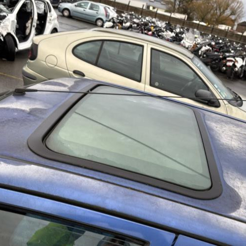 Vitre arriere droit PEUGEOT 106 Photo n°13