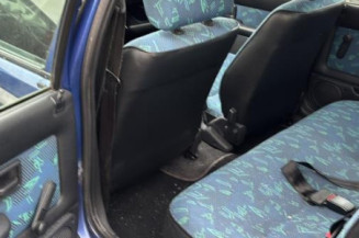 Vitre arriere droit PEUGEOT 106