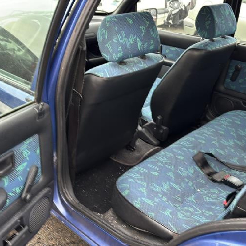 Vitre arriere droit PEUGEOT 106 Photo n°15