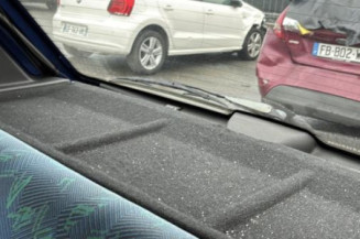 Vitre arriere droit PEUGEOT 106