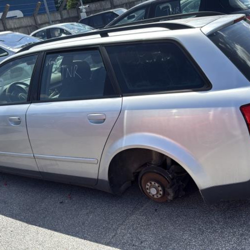 Vitre arriere droit AUDI A4 2 Photo n°10
