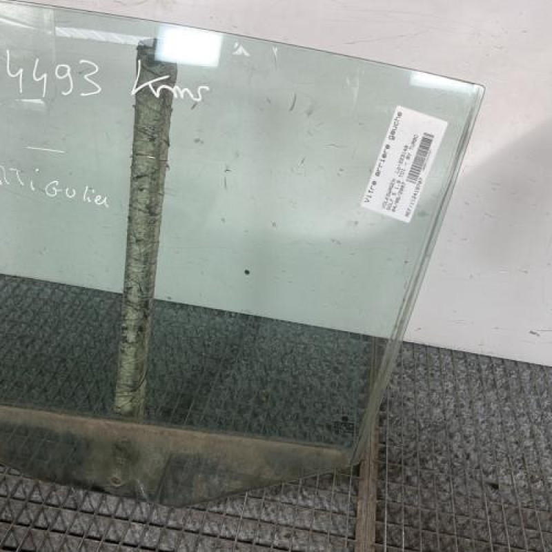 Vitre arriere gauche VOLKSWAGEN GOLF 5 Photo n°3