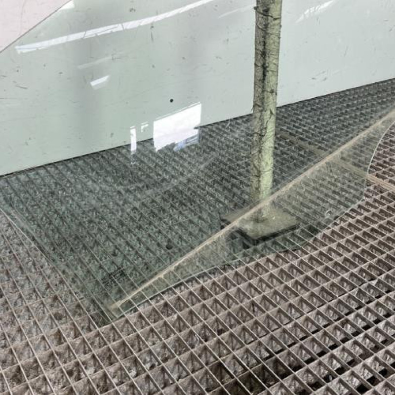 Vitre arriere droit VOLKSWAGEN POLO 5 Photo n°3