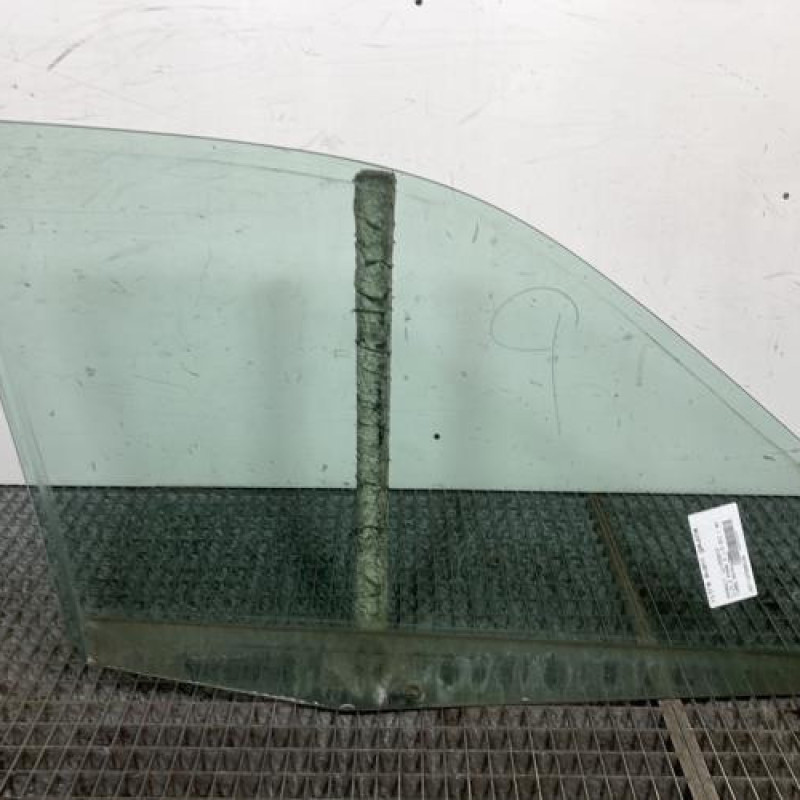 Vitre avant gauche RENAULT CLIO 2 Photo n°4