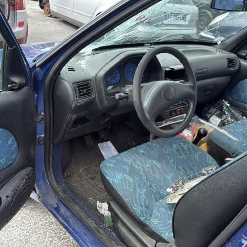 Optique avant principal droit (feux)(phare) PEUGEOT 106 Photo n°17