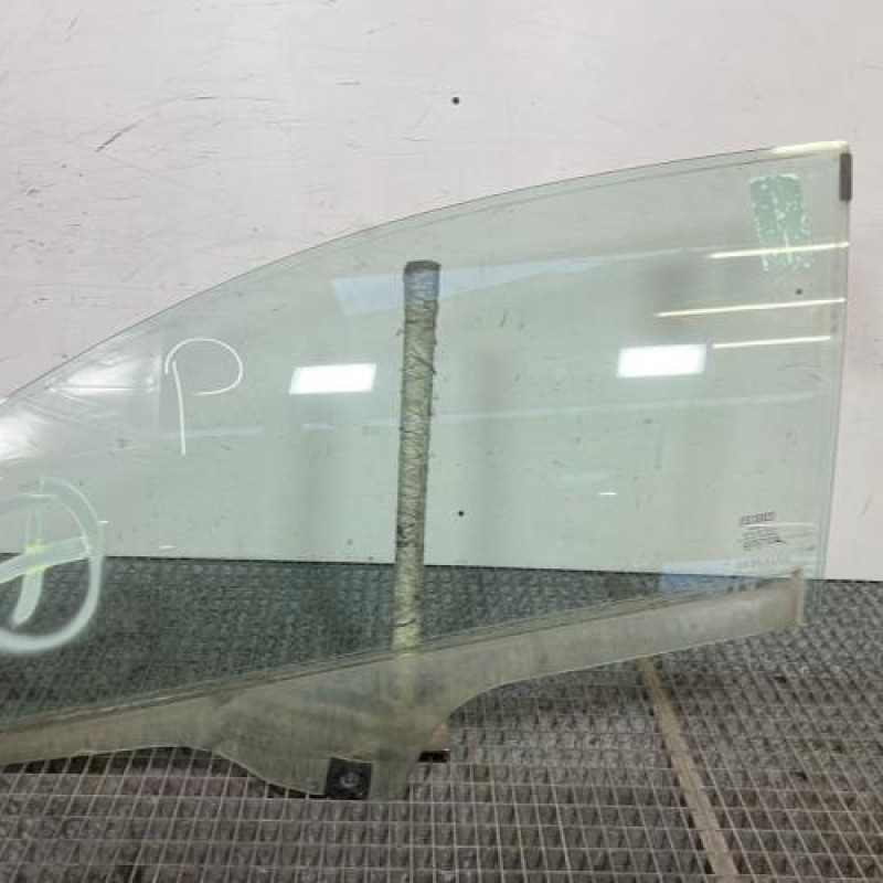 Vitre avant gauche FIAT GRANDE PUNTO Photo n°1