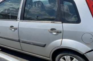 Vitre avant gauche FORD FIESTA 5