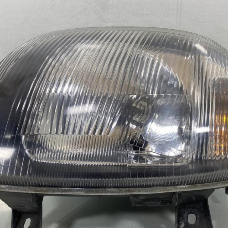 Optique avant principal gauche (feux)(phare) RENAULT CLIO 2 Photo n°1
