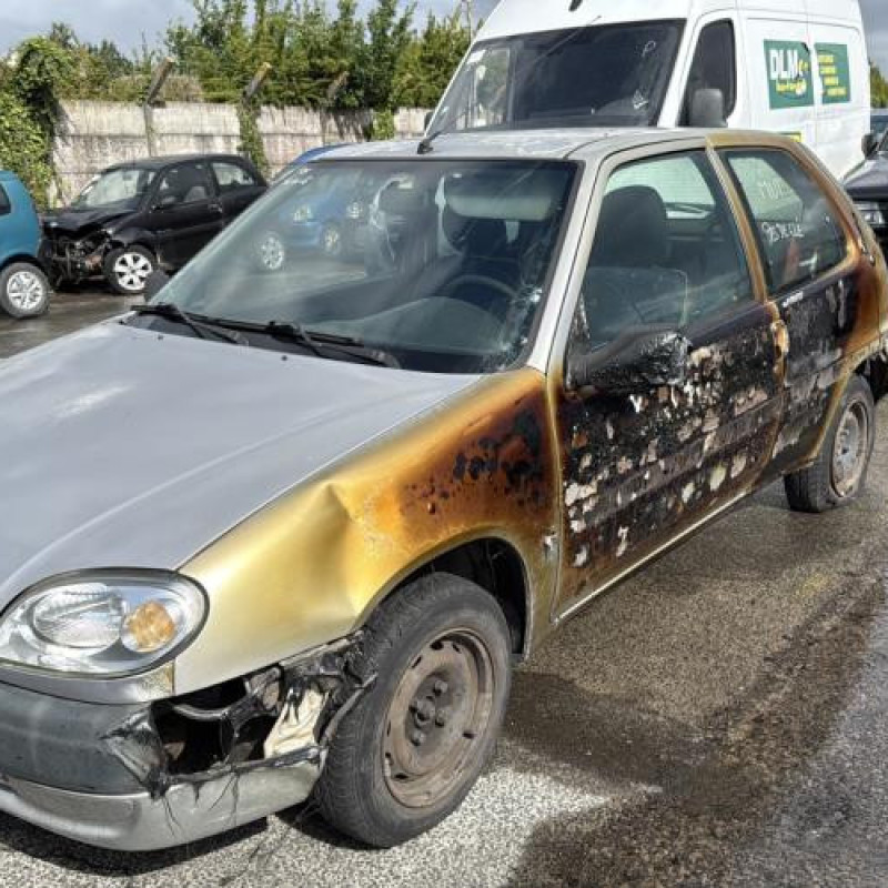 Optique avant principal gauche (feux)(phare) CITROEN SAXO Photo n°6