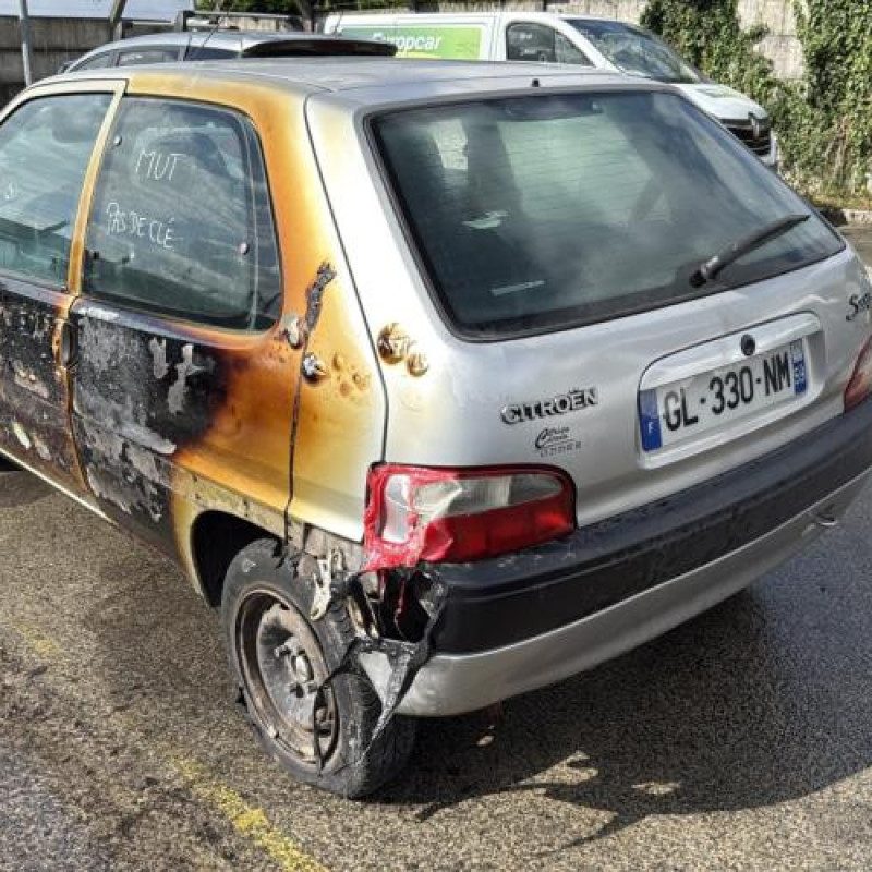 Optique avant principal gauche (feux)(phare) CITROEN SAXO Photo n°9