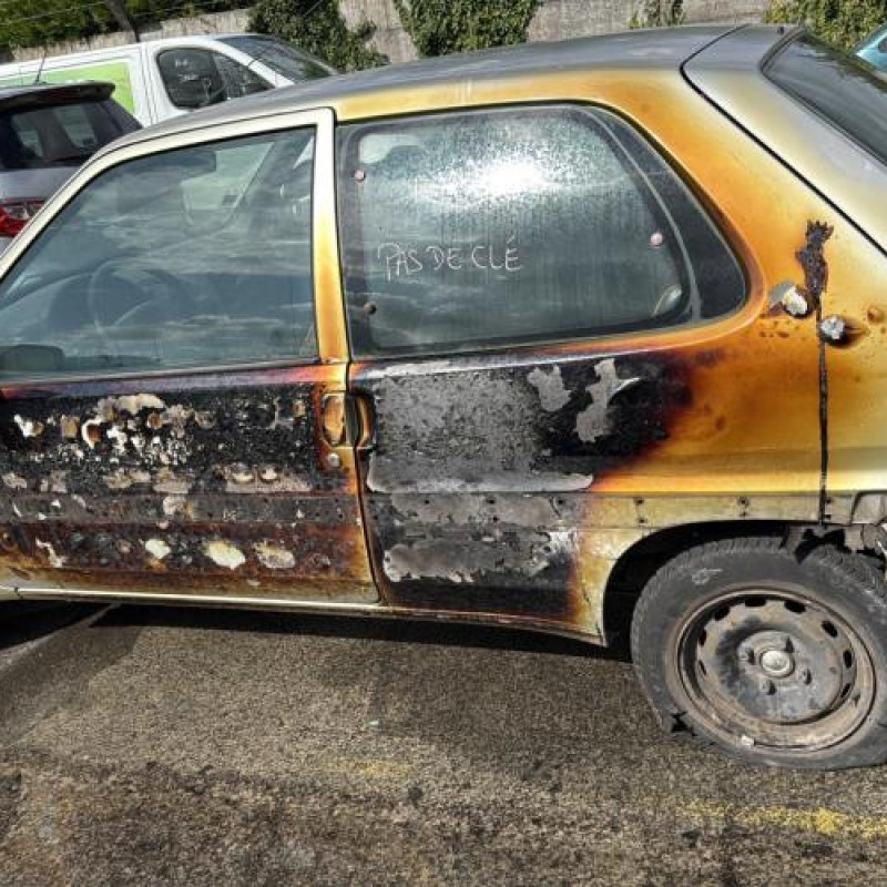 Optique avant principal gauche (feux)(phare) CITROEN SAXO Photo n°11