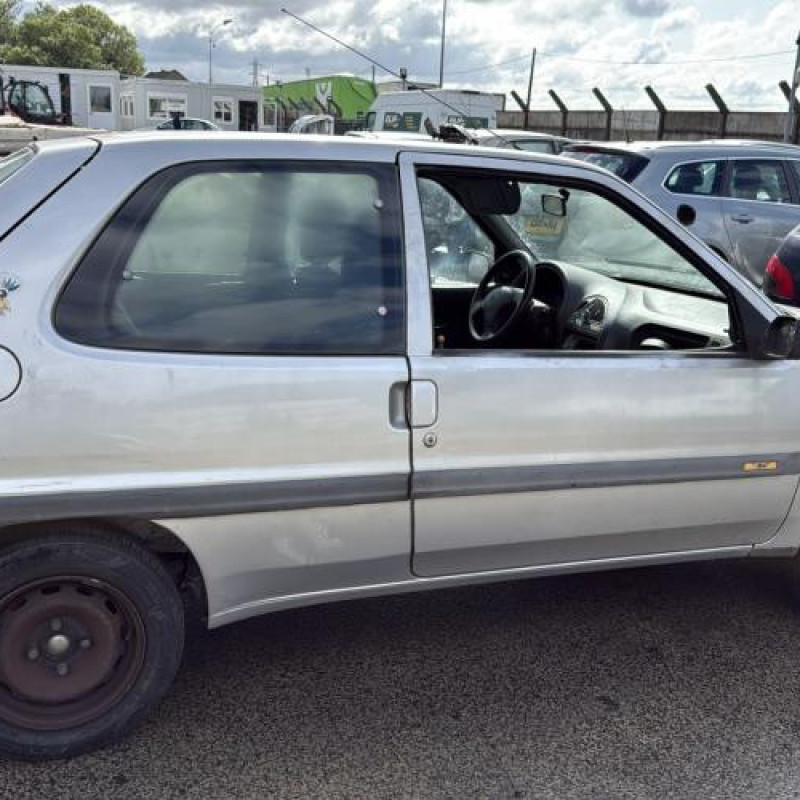 Optique avant principal gauche (feux)(phare) CITROEN SAXO Photo n°12