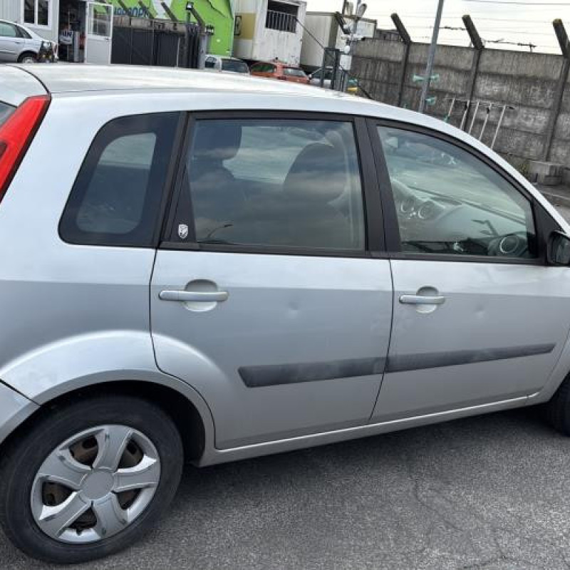 Aile avant droit FORD FIESTA 5 Photo n°10