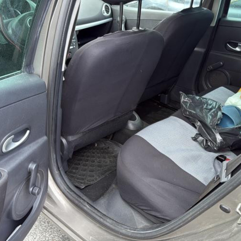 Aile avant gauche RENAULT CLIO 3 Photo n°17