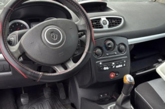 Aile avant gauche RENAULT CLIO 3