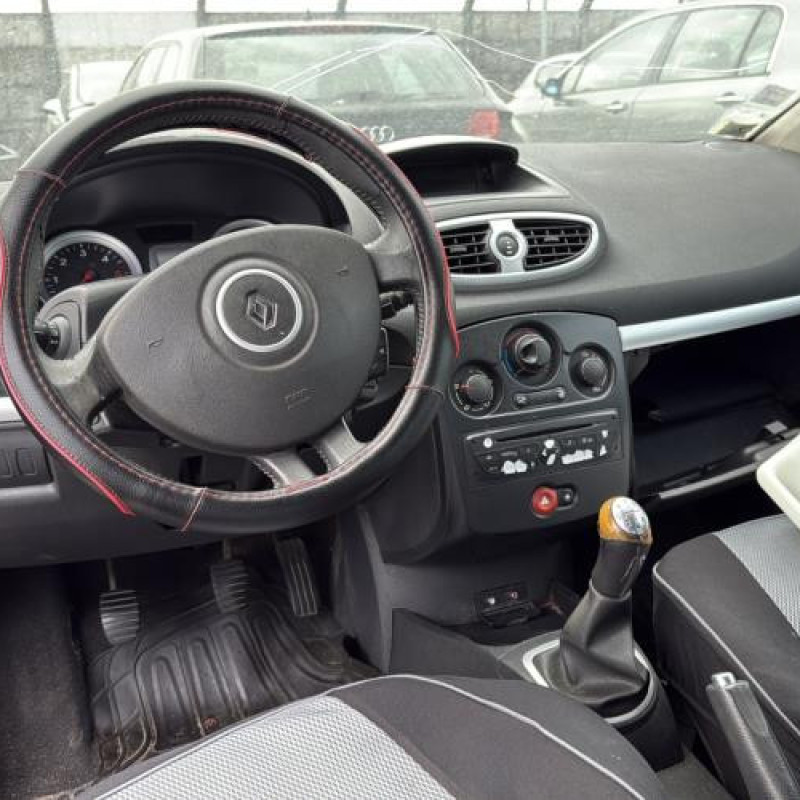 Aile avant gauche RENAULT CLIO 3 Photo n°19