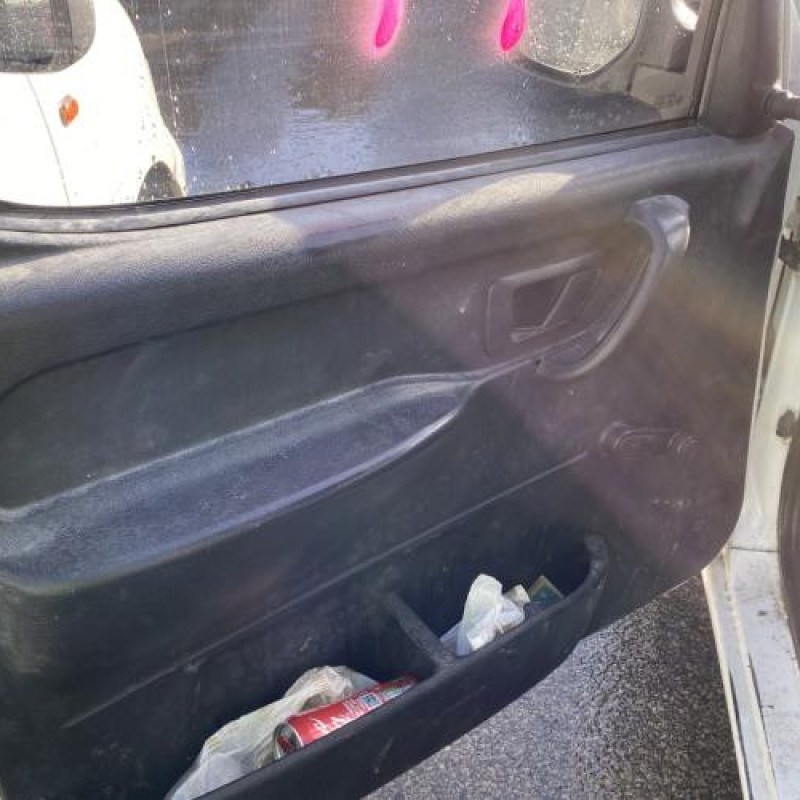 Calandre PEUGEOT PARTNER 1 Photo n°13