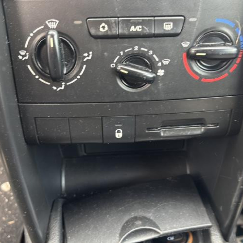 Custode avant gauche (porte) PEUGEOT 207 Photo n°20