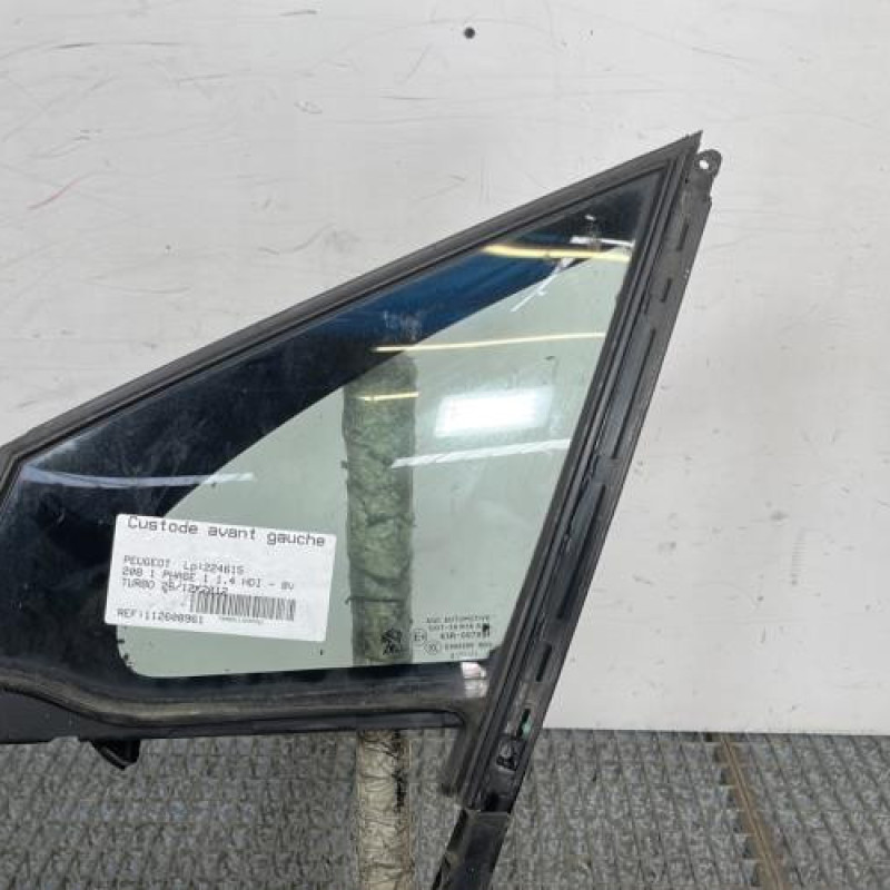 Custode avant gauche (porte) PEUGEOT 208 1 Photo n°1