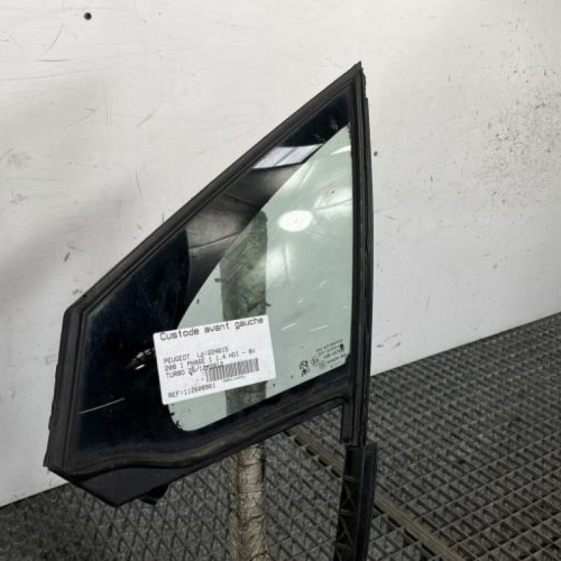 Custode avant gauche (porte) PEUGEOT 208 1 Photo n°2