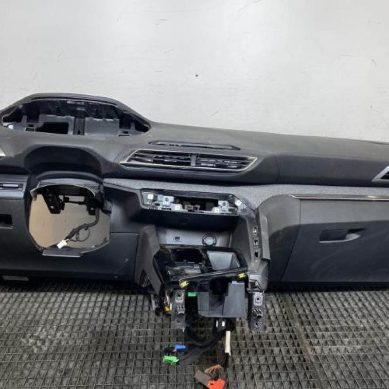 Planche de bord complete PEUGEOT 3008 2 Photo n°1