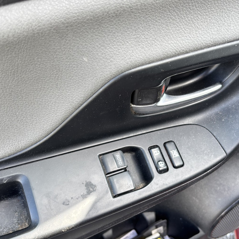 TOYOTA YARIS 3 PHASE 3 1.5i - 16V HYBRID Photo n°11