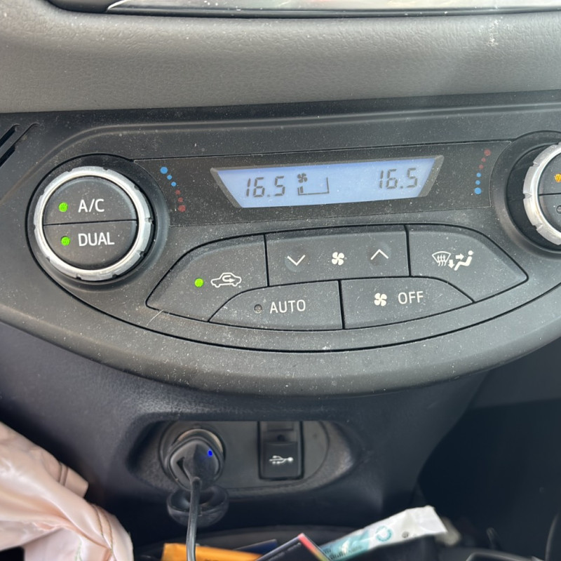 TOYOTA YARIS 3 PHASE 3 1.5i - 16V HYBRID Photo n°18