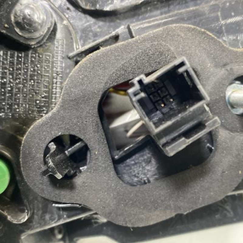 Feu arriere principal gauche (feux) PEUGEOT 308 2 Photo n°4