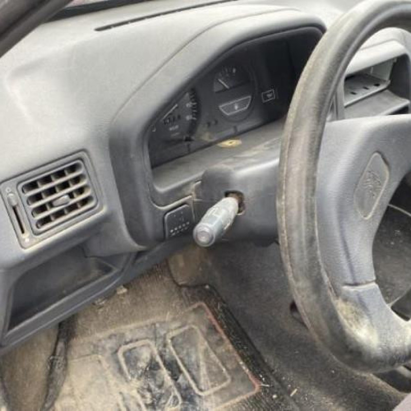 Feu arriere principal gauche (feux) PEUGEOT 106 Photo n°18