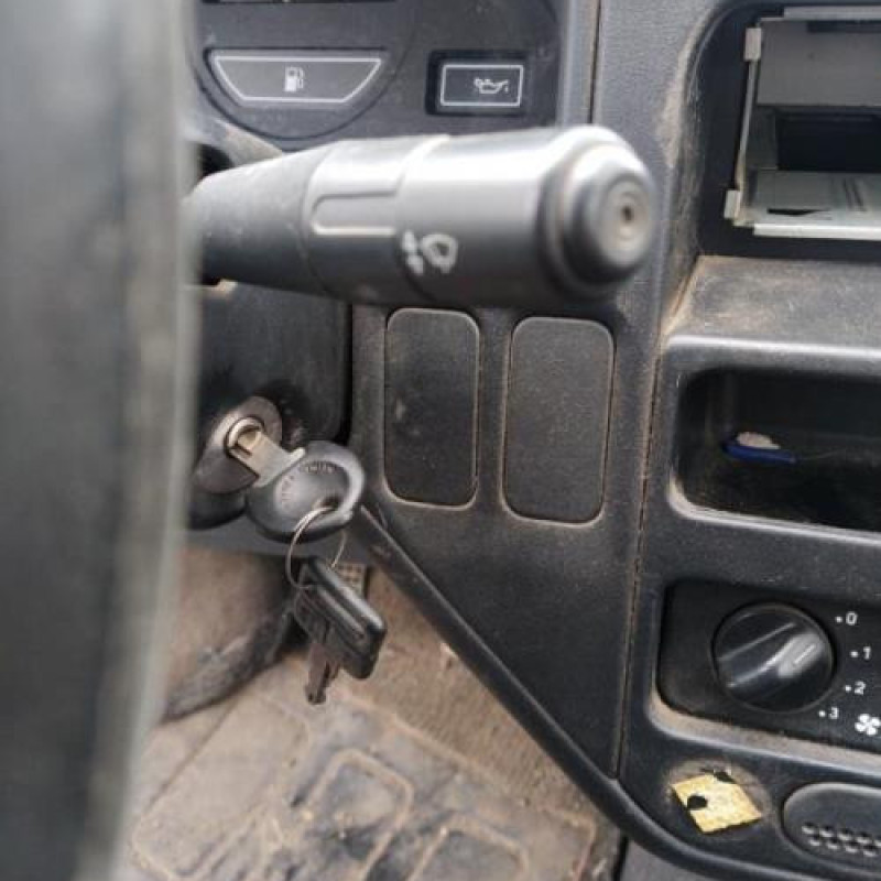 Serrure avant droit PEUGEOT 106 Photo n°8