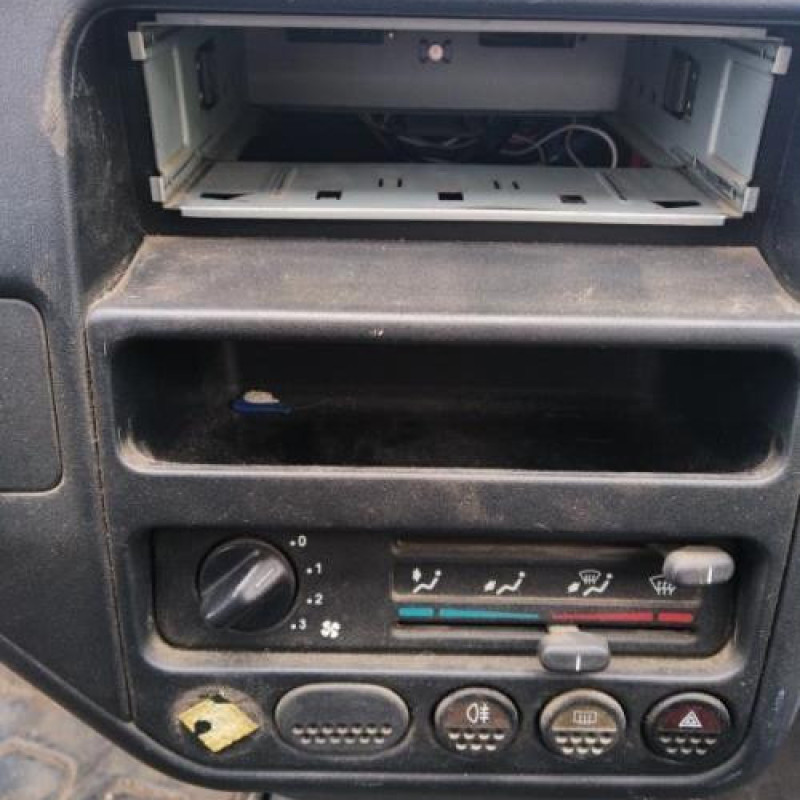 Serrure avant droit PEUGEOT 106 Photo n°13