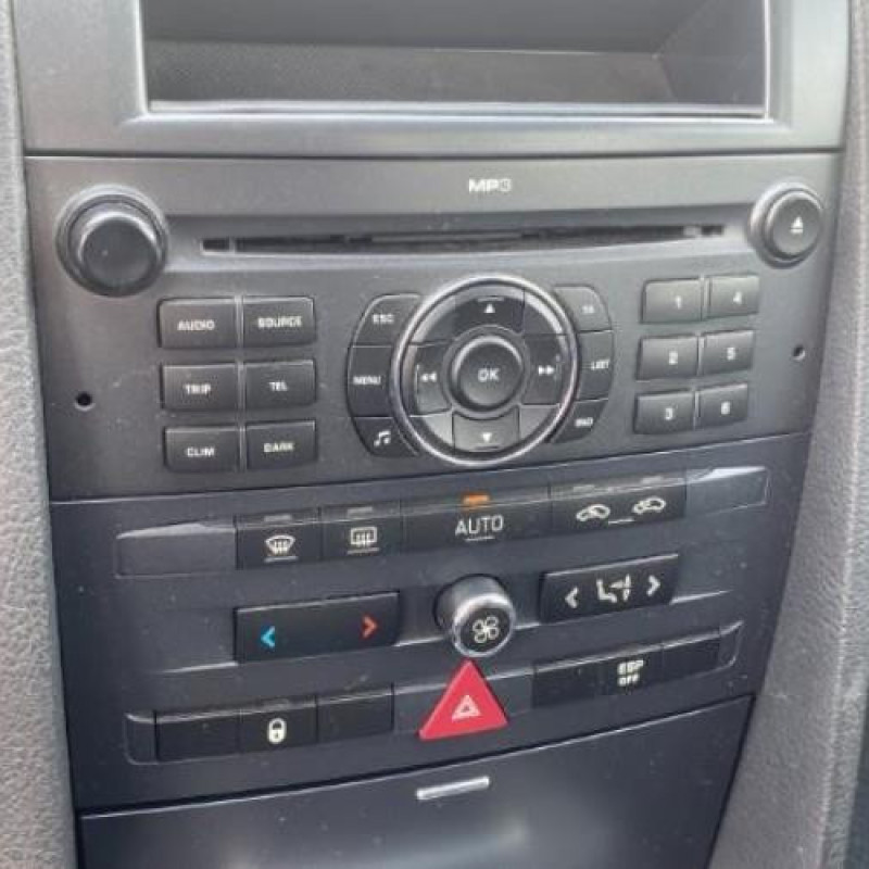 Attache ceinture avant gauche PEUGEOT 407 Photo n°16