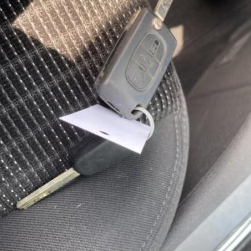 Attache ceinture avant gauche PEUGEOT 407 Photo n°17