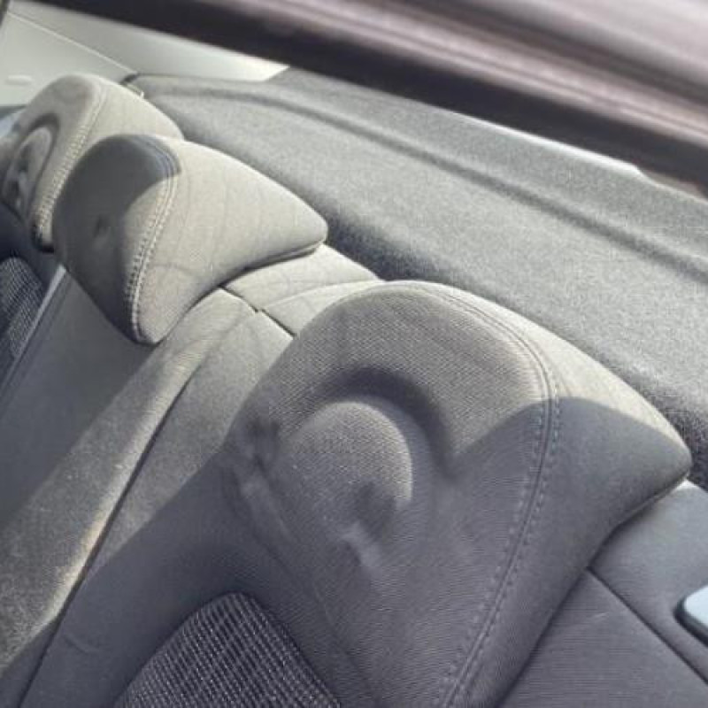 Attache ceinture avant gauche PEUGEOT 407 Photo n°20