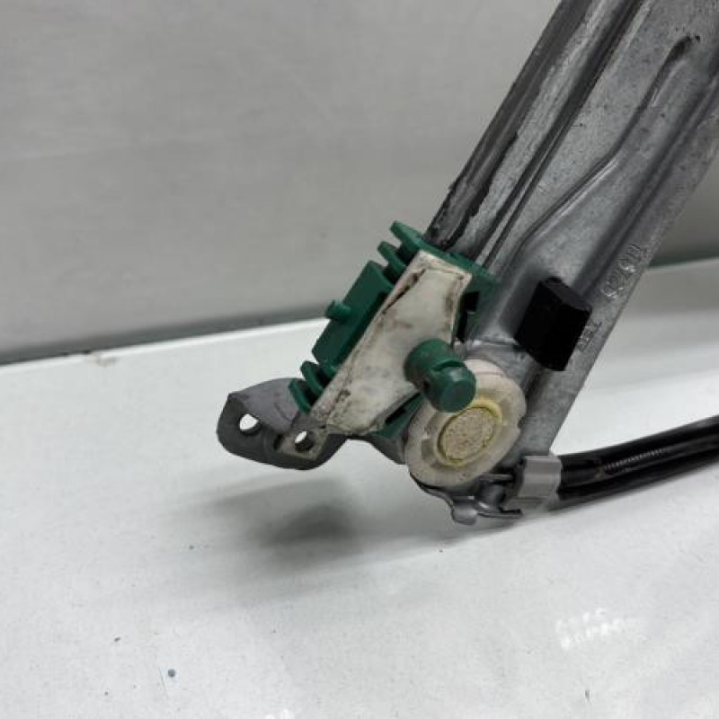Leve vitre electrique avant droit RENAULT CLIO 3 Photo n°5
