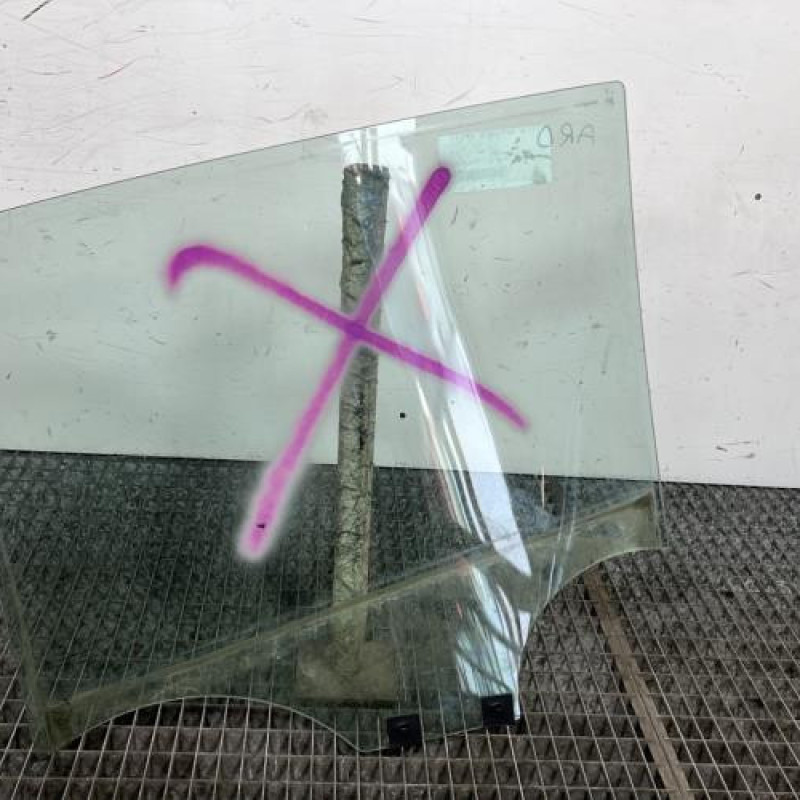 Vitre arriere droit DACIA SANDERO 2 Photo n°4