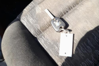 Serrure avant droit PEUGEOT 307