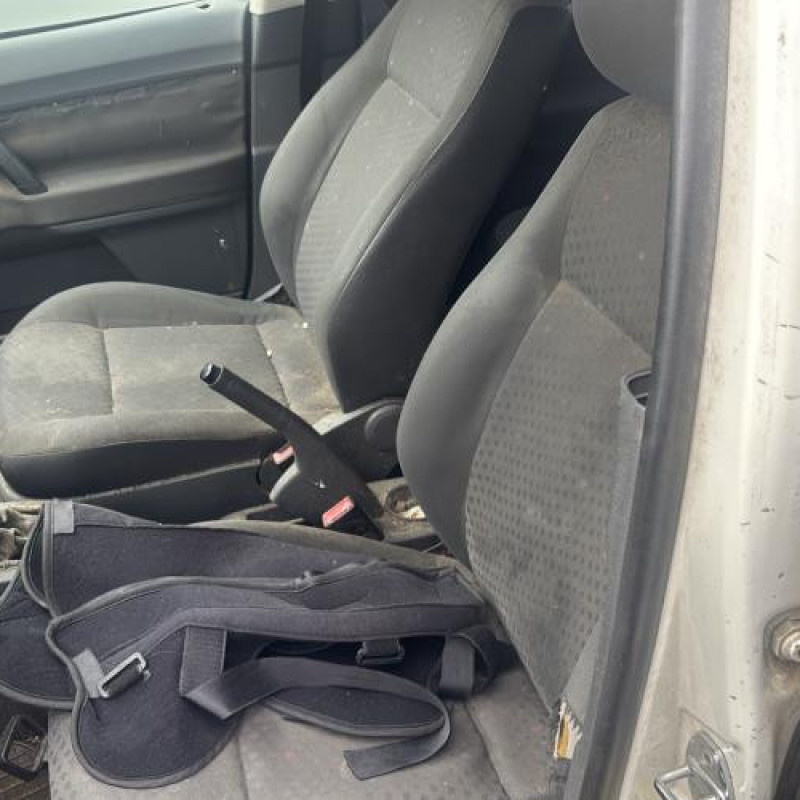 Attache ceinture avant droit VOLKSWAGEN POLO 4 Photo n°13