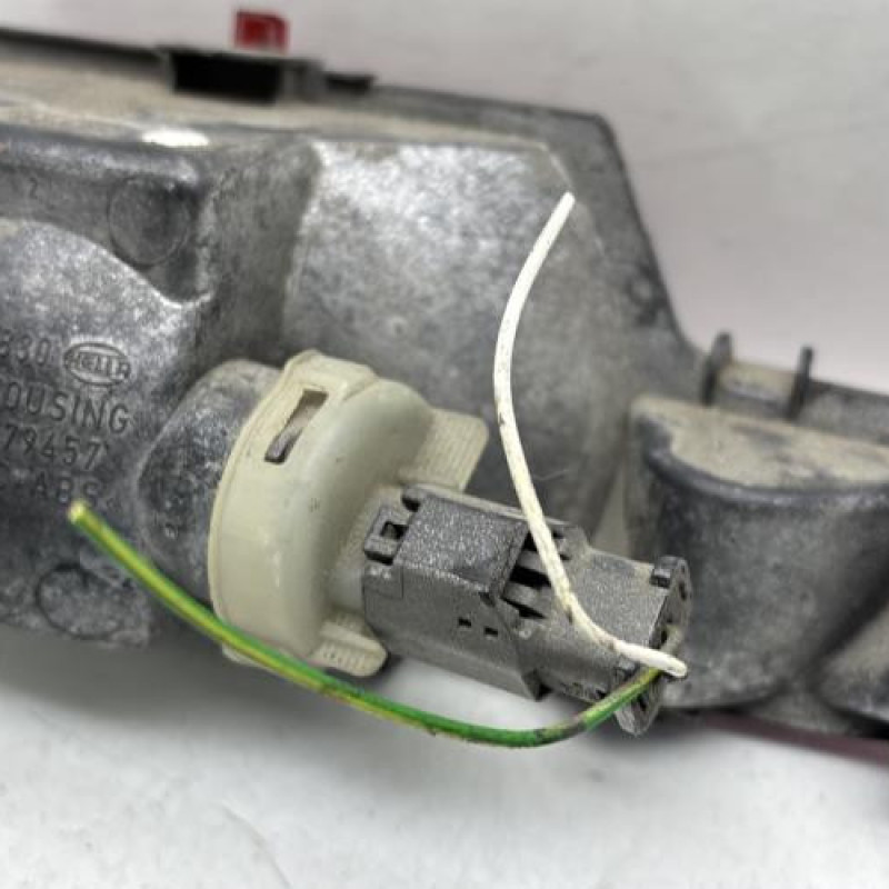 Anti brouillard arriere PEUGEOT 208 1 Photo n°6