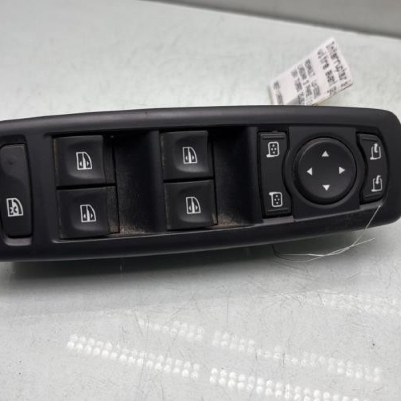 Interrupteur de leve vitre avant gauche RENAULT LAGUNA 3 Photo n°1