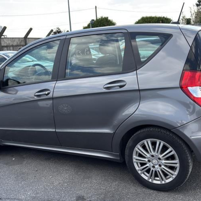 Porte avant gauche MERCEDES CLASSE A 169 Photo n°17