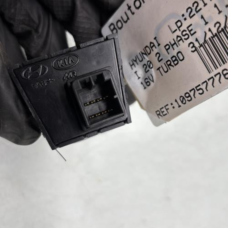 Bouton de warning HYUNDAI I 20 2 Photo n°3