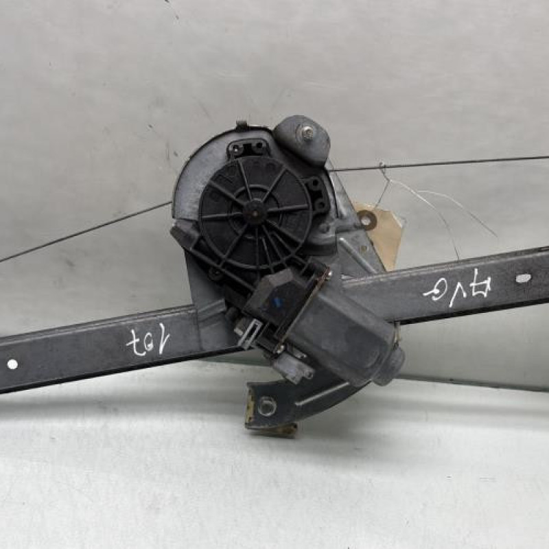 Leve vitre electrique avant gauche PEUGEOT 107 Photo n°3