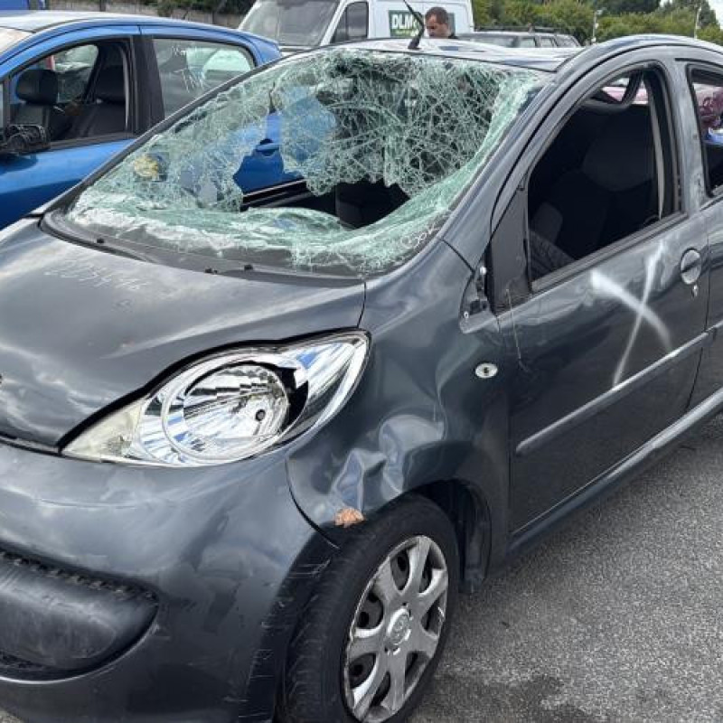 Leve vitre electrique avant gauche PEUGEOT 107 Photo n°4