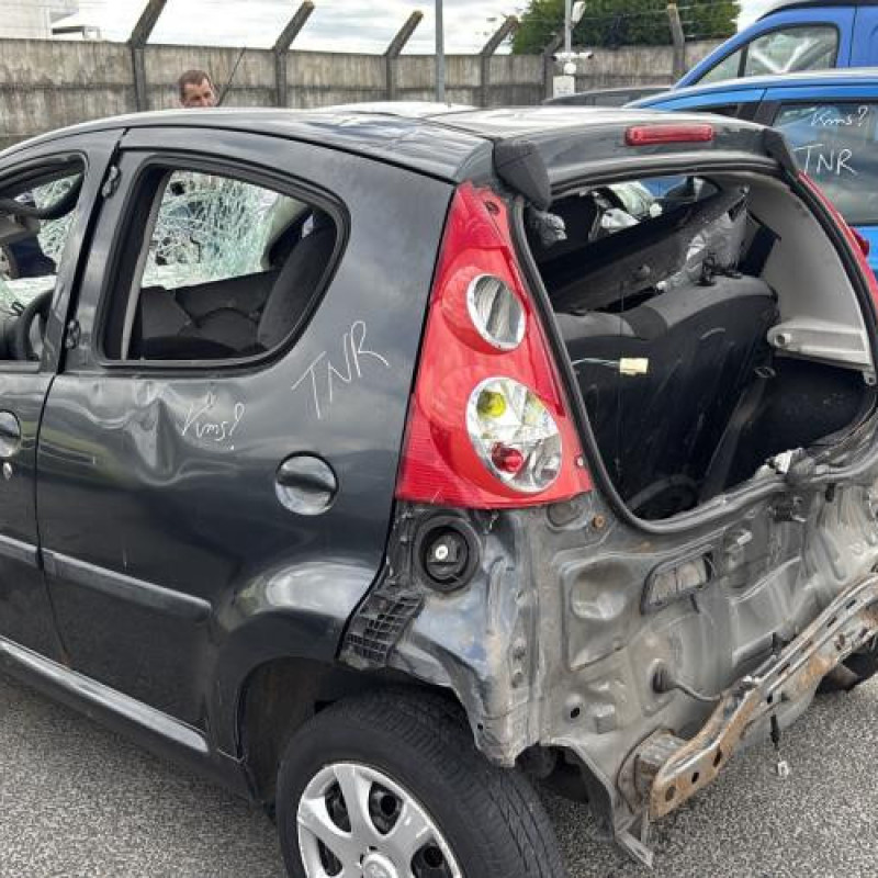 Leve vitre electrique avant gauche PEUGEOT 107 Photo n°7