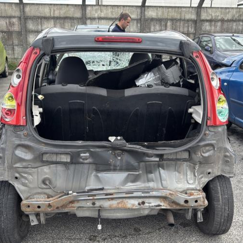 Leve vitre electrique avant gauche PEUGEOT 107 Photo n°8